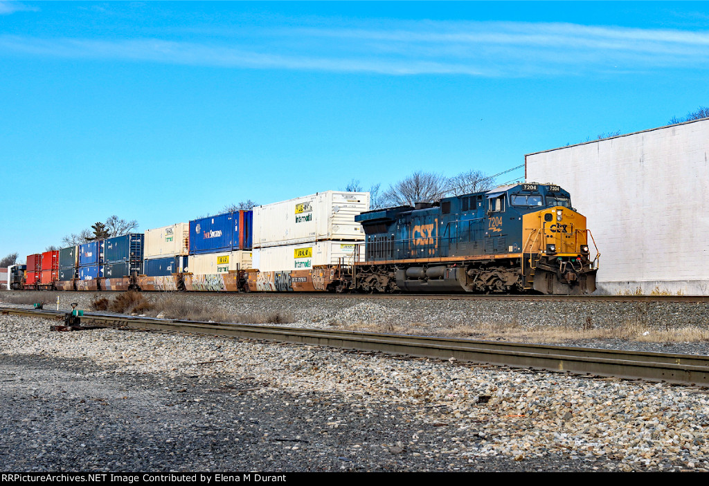 CSX 7204 on I-158